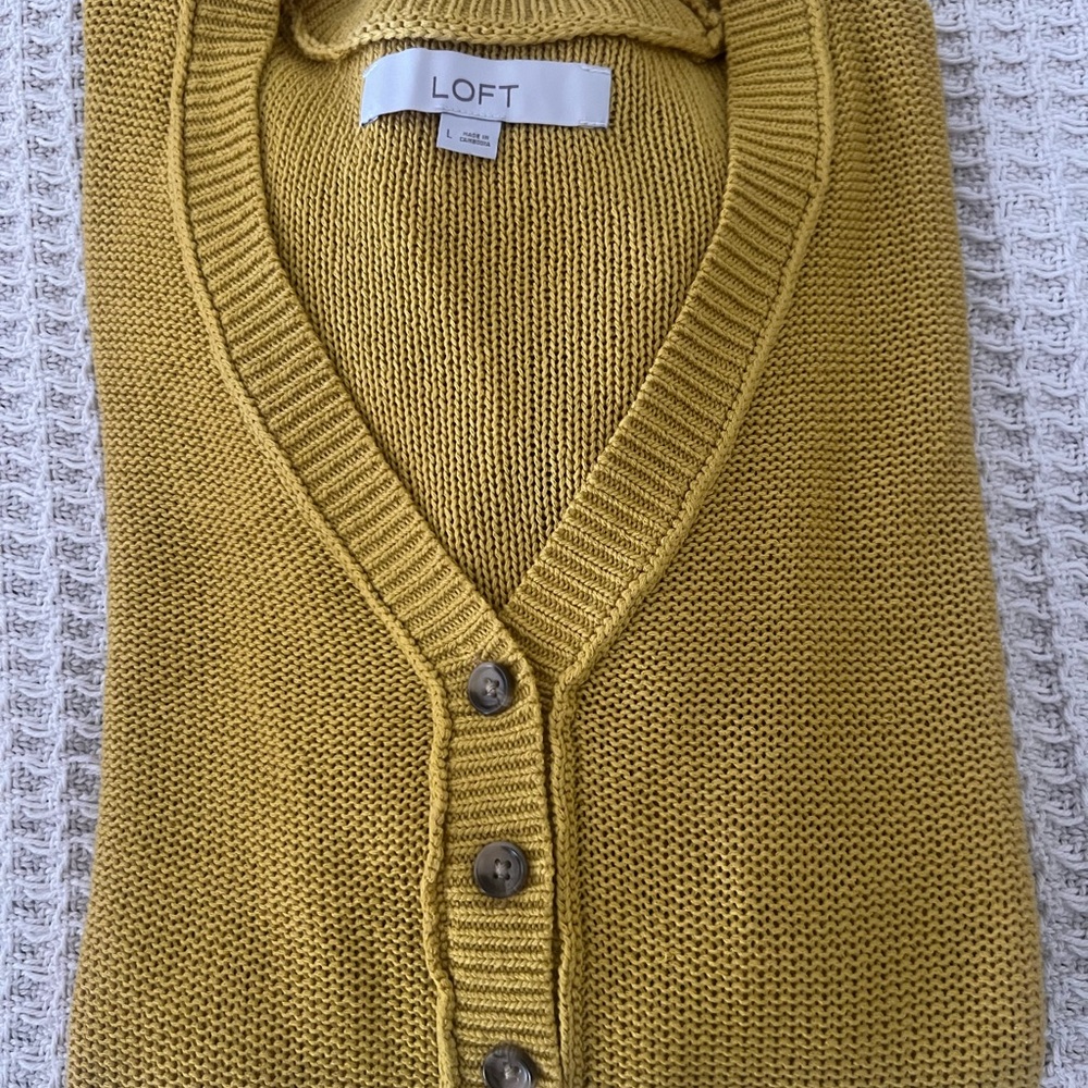 Ladies EUC LOFT | Textured V-Neck Knit Sweater | Golden Mustard Yellow | Size L